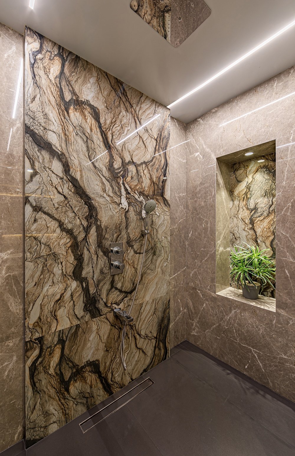 6e. MASTER RM TOILET 1