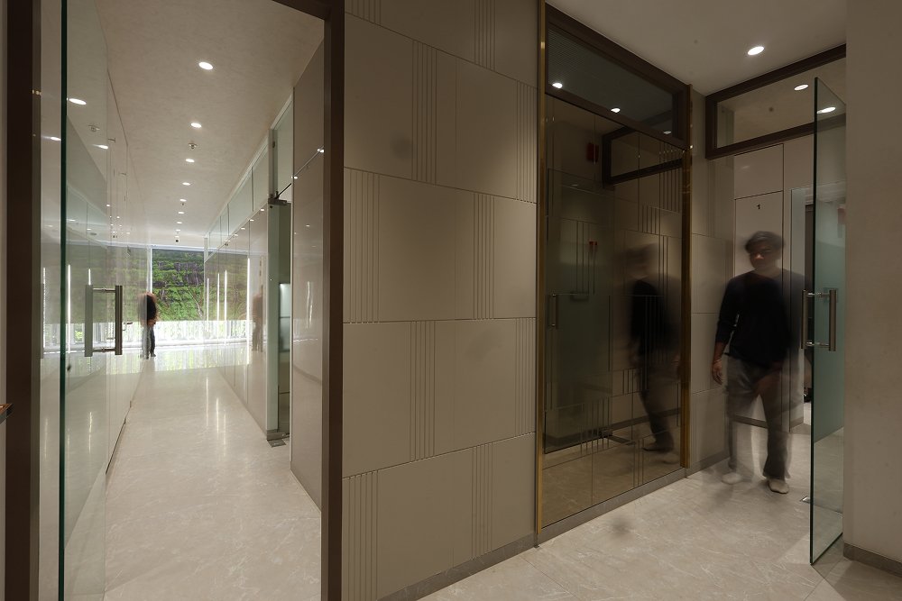 FIRST FLR PASSAGE-1b 1