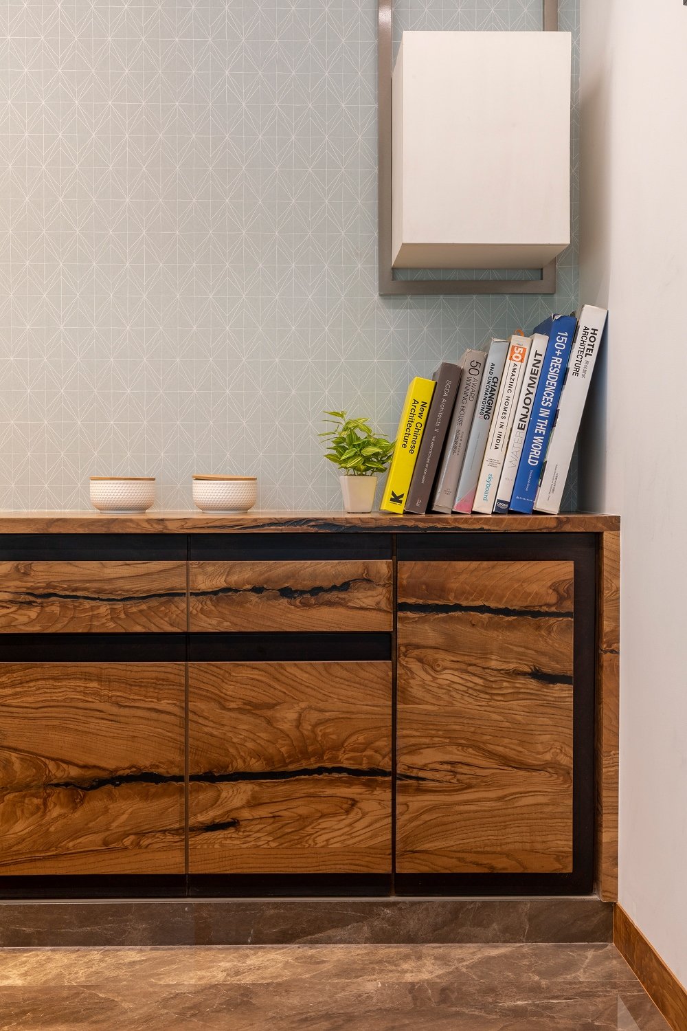 8g BACK STORAGE DETAIL 1