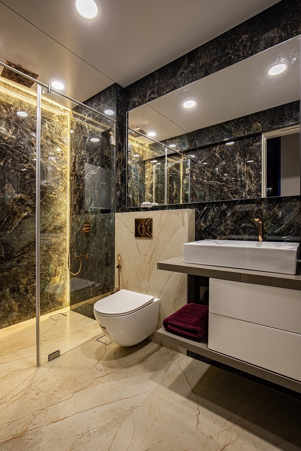 9d. MASTER BED TOILET 1